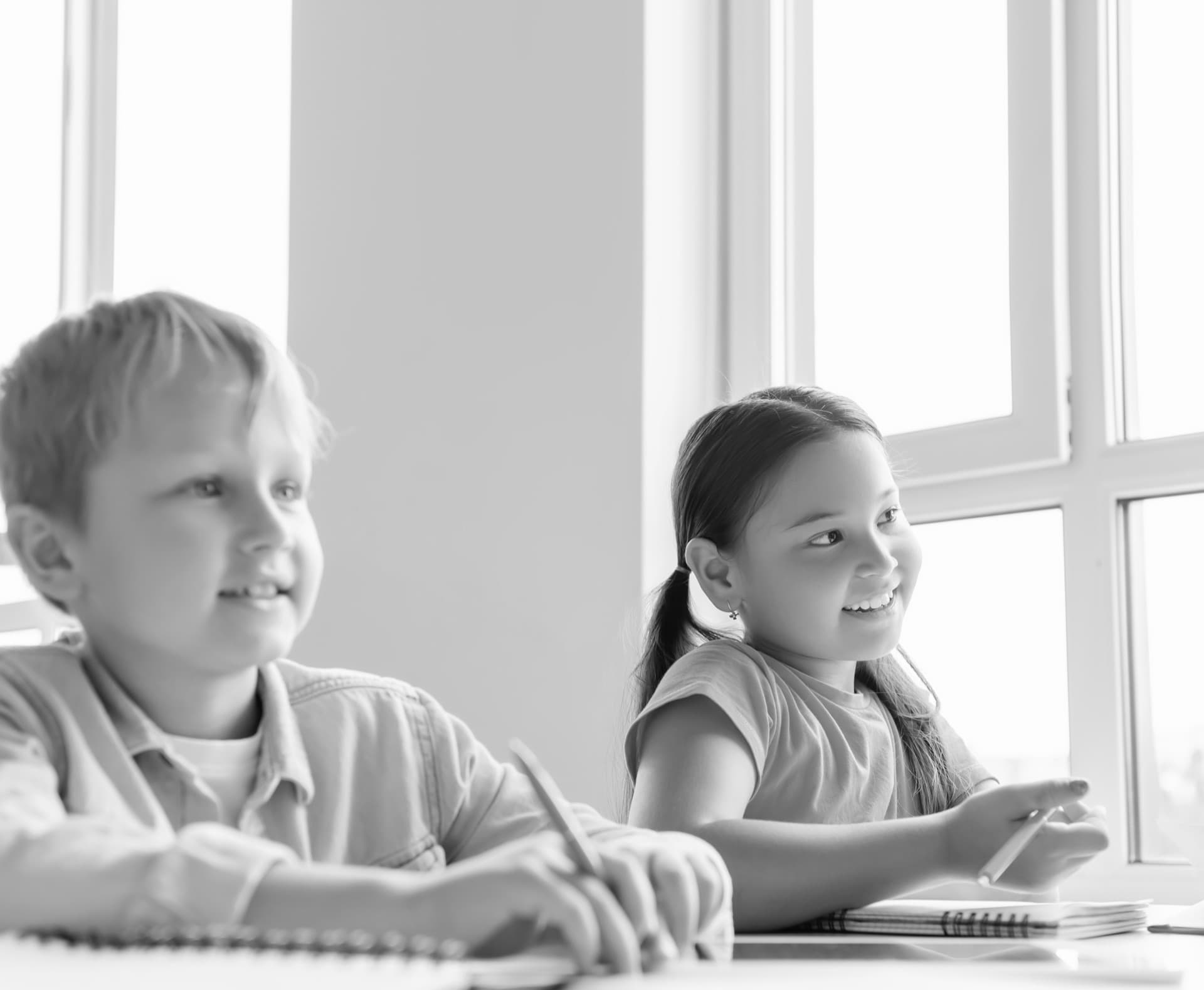 ילדים שמחים קוראים במרכז דורון